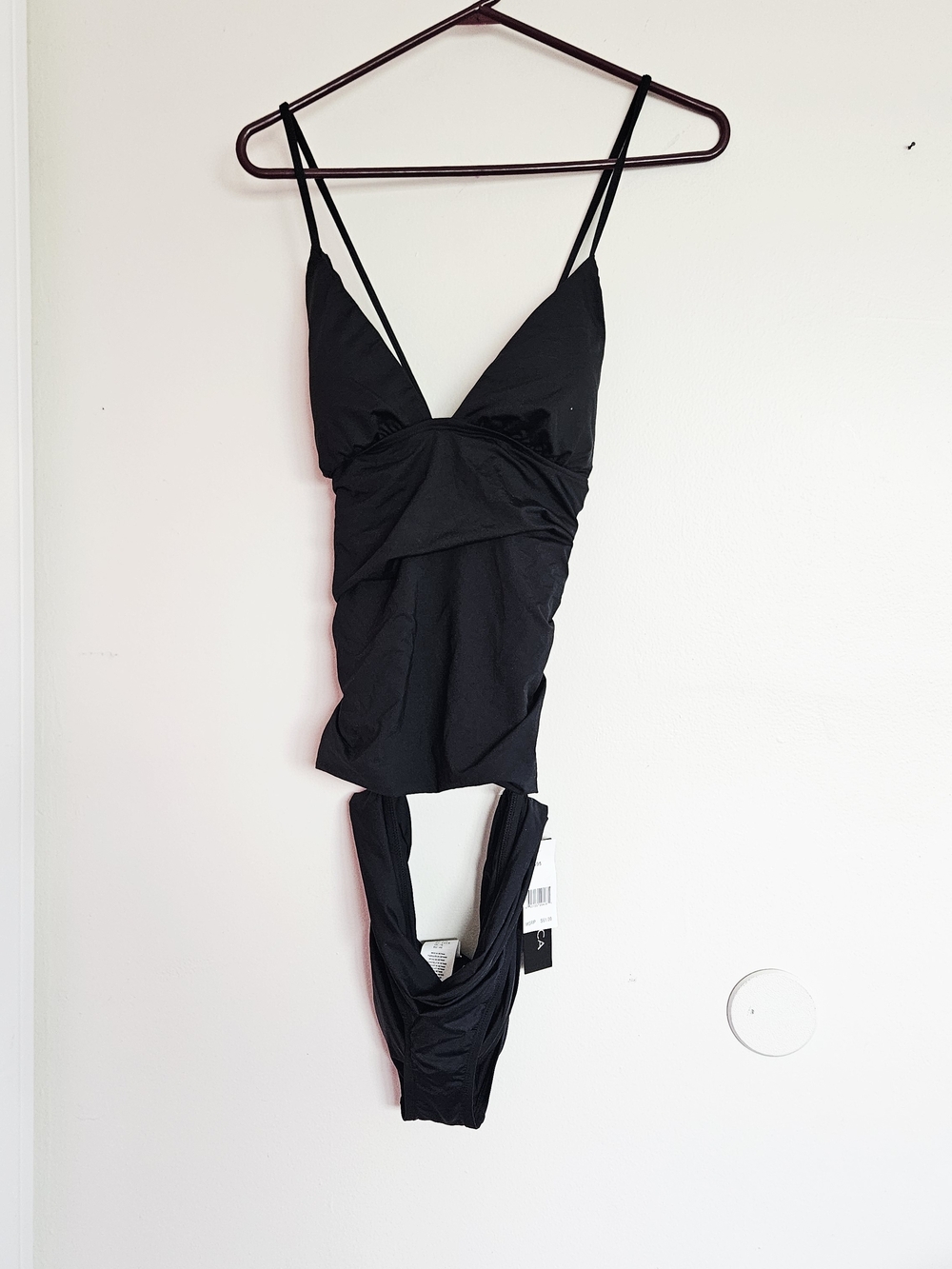New La Blanca Black 2-Piece Swimsuit with V-Neck Size 12